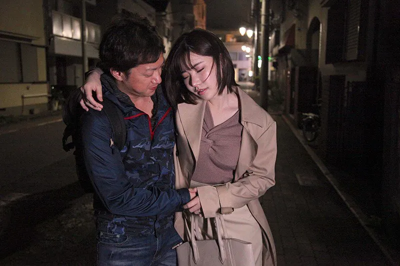 đưa cô đồng nghiệp nhậu say xỉn vì cãi nhau với chồng về nhà