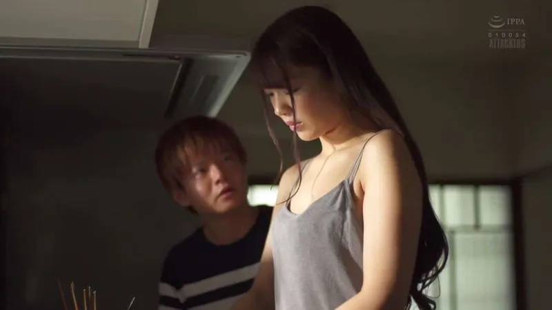 Bồ của chị gái phang cô em người vợ đang buồn bã vì thất tình