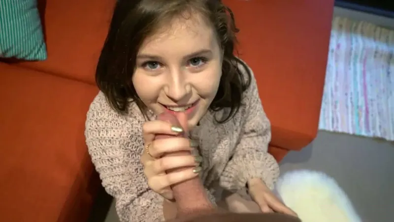 Bắn tinh ngập chiếc lồn hồng của em gái dễ thương