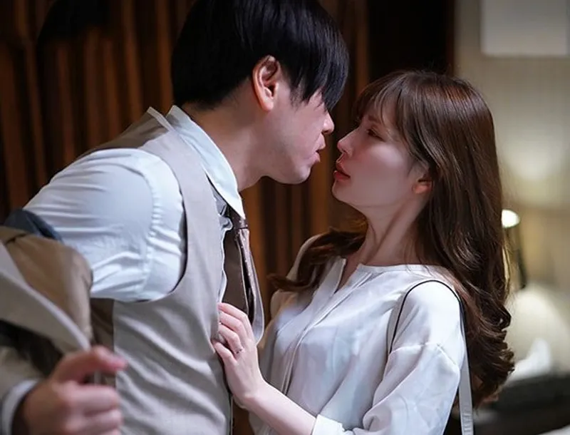 Cấp trên thầm yêu em thư ký đã có ông chồng và kế hoạch cho chuyến công tác