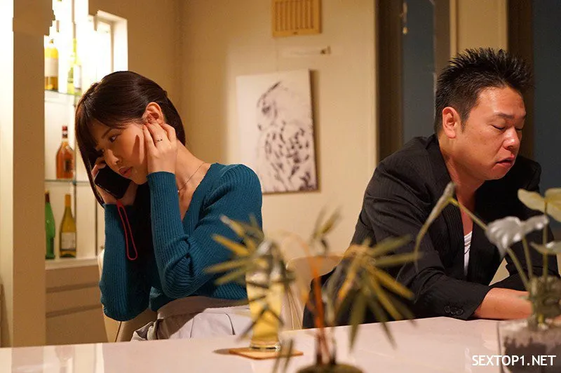 Gã chồng yếu, cô vợ tìm đến cô bạn gái củ