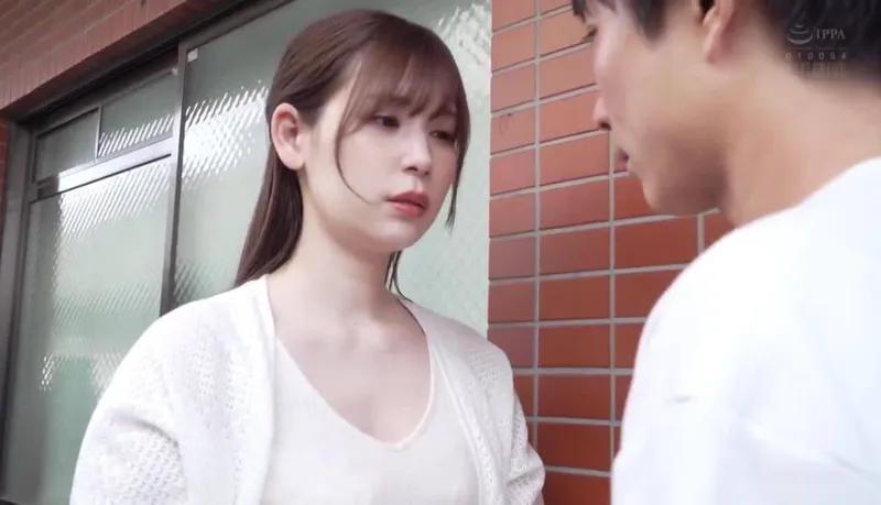 Chồng tẻ nhạt, bà xã nhận ra cậu thanh niên nhà kề bên tốt hơn