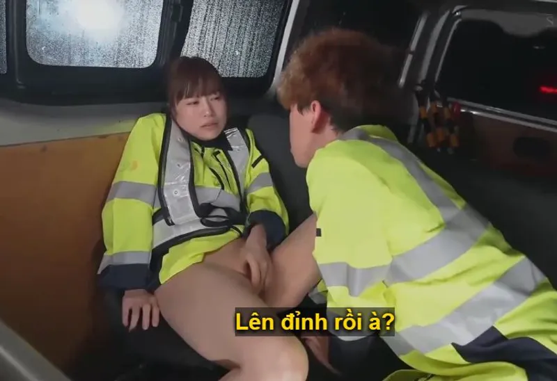 Bà xã đi làm kiếm thêm phụ ông xã rồi lại rung động với cậu trai trẻ vì thiếu thốn