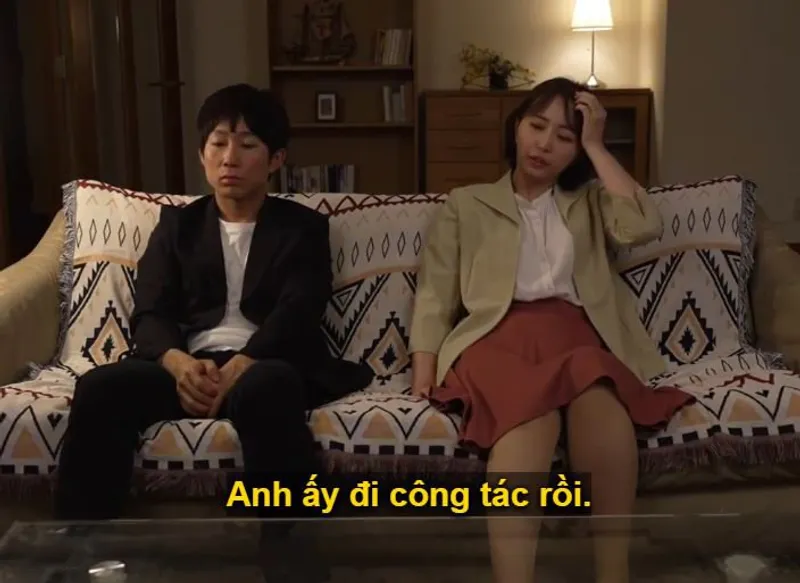 Buồn vì người chồng muốn ly hôn, vợ yêu đi họp lớp rồi dẫn cậu bạn học về nhà địt