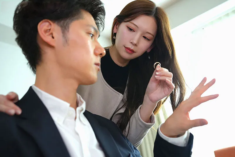 Người vợ đi đi chơi, ông chồng ở nhà bị nhỏ em bà xã gạ chịch không trượt phát nào